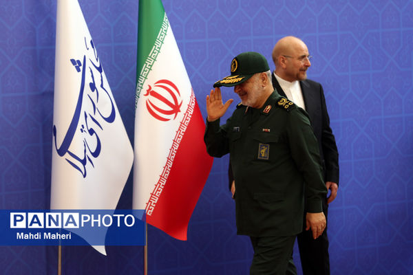 ورود مهمانان مراسم تحلیف رئیس‌جمهوری به مجلس شورای اسلامی 