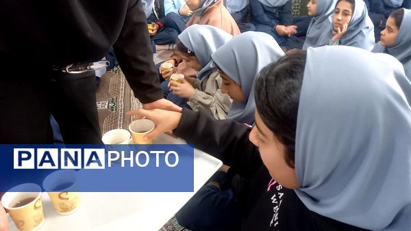 دانش‌آموزان دبیرستان حاج رحمت‌اله شیروانی در سوگ حضرت فاطمه زهرا(س)