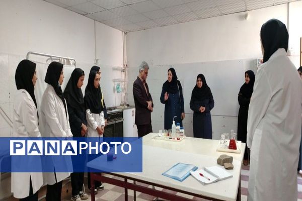 گرامیداشت روز آزمایشگاه در آموزشگاه شهید مجید دهنوی نیشابور