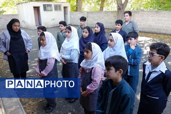 هدایای فرهنگی هفته پدافند غیرعامل به مدارس روستایی فیروزکوه رسید