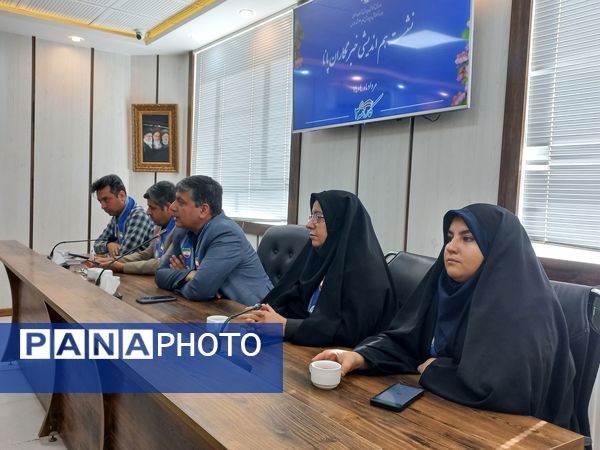 نشست صمیمی دانش‌آموز خبرنگاران پانا ناحیه 3 مشهد با مدیر سازمان دانش آموزی خراسان رضوی