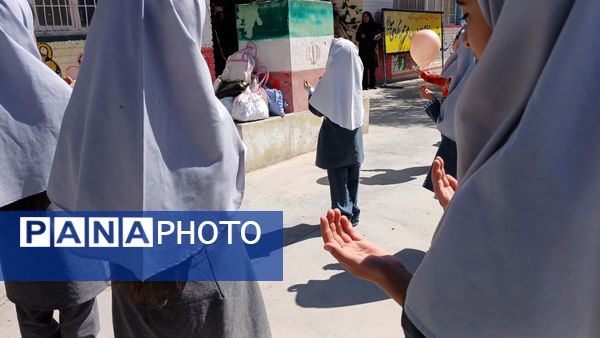 شادی‌ و‌ امید‌ در‌ دبستان‌ شهید‌ دیالمه‌ به‌ مناسبت‌ روز‌ جهانی‌ کودک‌