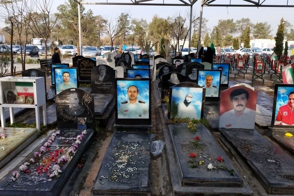 تجدید عهد با شهدا در رباط کریم