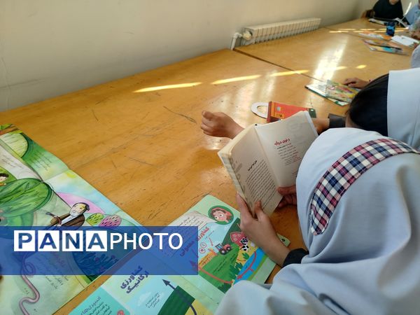بازدید دانش‌آموزان دبستان شهید نجفی فدافن از کتابخانه فدک