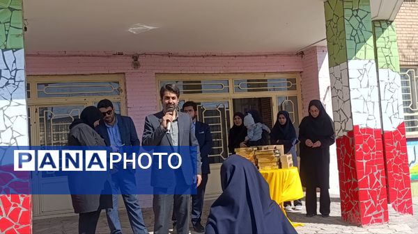 تقدیر از برگزیدگان مسابقات قرآن، عترت و نماز در دبیرستان حضرت سکینه