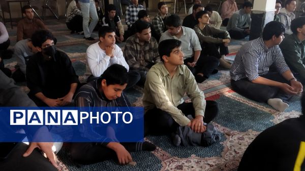 قرائت زیارت حضرت فاطمه (س) در دبیرستان شاهد ابوذر غفاری 