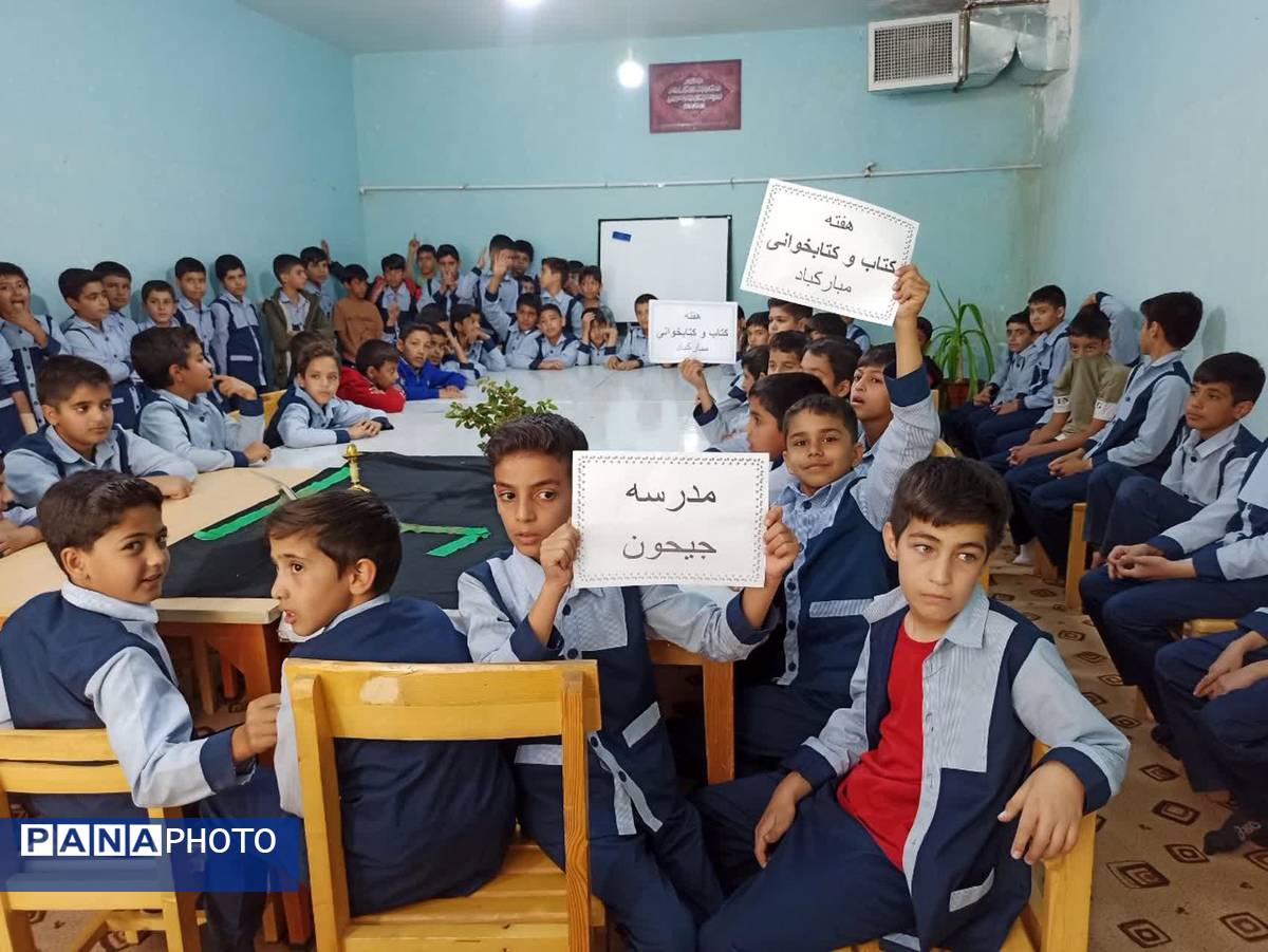 میزبانی کتابخانه امام حسین (ع) از دانش‌آموزان خاتم 