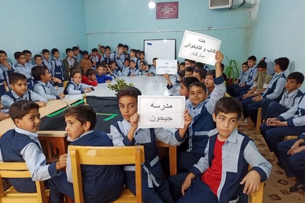 میزبانی کتابخانه امام حسین (ع) از دانش‌آموزان خاتم 