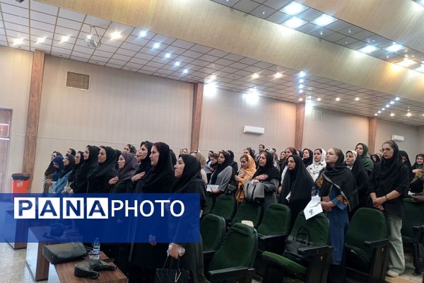 جلسه انجمن اولیا و مربیان دبیرستان پویش در تالار معلم شیراز