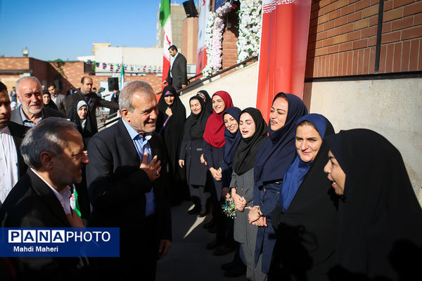 نواختن زنگ آغاز سال تحصیلی با حضور رئیس جمهوری