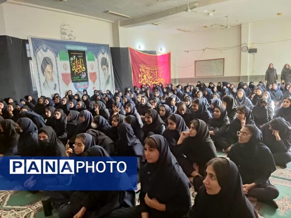 استقبال پرشور از شهید گمنام در هنرستان زهرای مرضیه بندرعباس