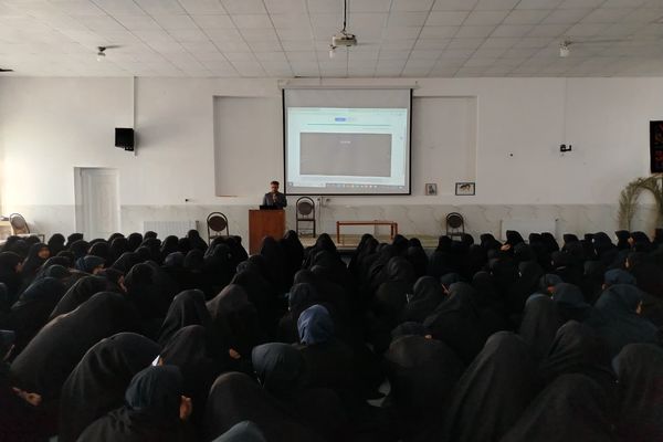  شکوفایی استعدادهای دیجیتال با ایران دیجیتال در دبیرستان مجدزاده