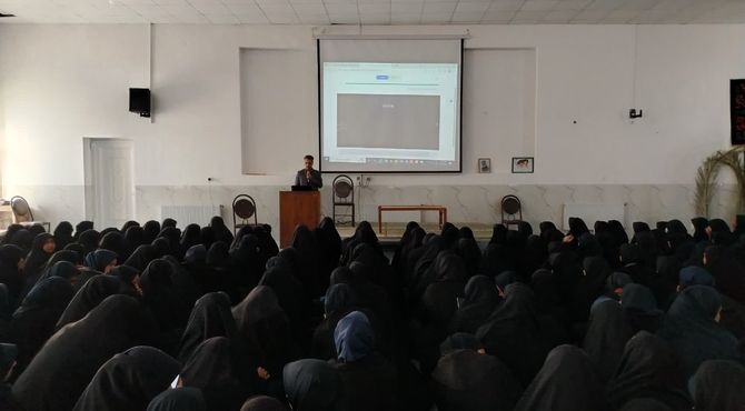  شکوفایی استعدادهای دیجیتال با ایران دیجیتال در دبیرستان مجدزاده