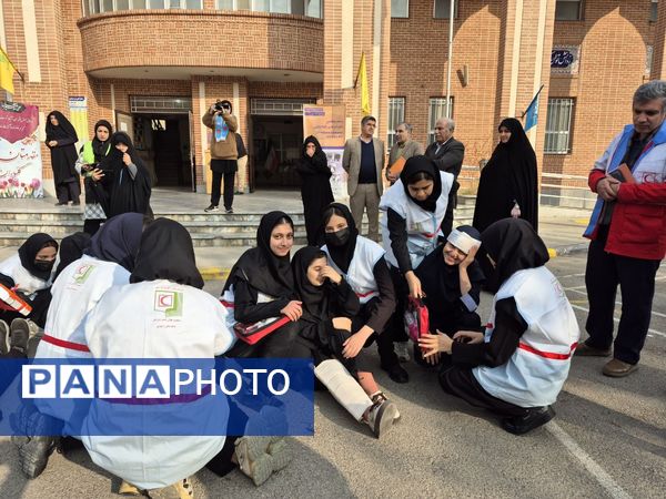 مانور سراسری زلزله در دبیرستان اعطایی ناحیه ۳ مشهد
