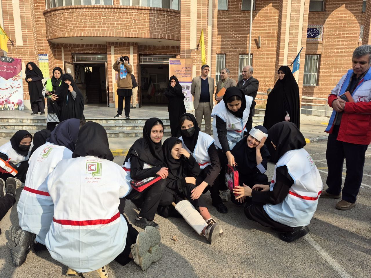 مانور سراسری زلزله در دبیرستان اعطایی ناحیه ۳ مشهد