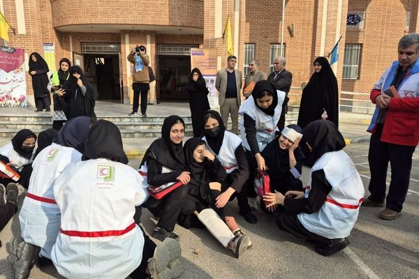 مانور سراسری زلزله در دبیرستان اعطایی ناحیه ۳ مشهد