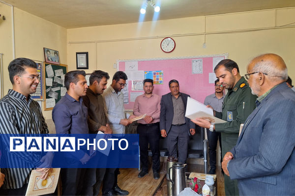 آیین تجلیل از معلمان مدارس ایزدخواست