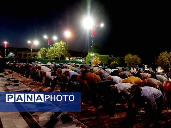 برپایی نماز جماعت در آرامگاه شهید مدرس 