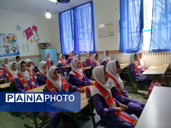 بازدید ارزیاب کشوری سازمان دانش‌آموزی در مدارس تمام پیشتاز شهرستان فاروج