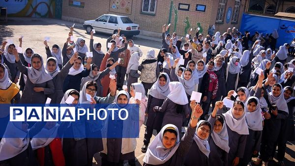 برگزاری انتخابات شورای دانش‌آموزی مدرسه دانش و هنر شهرستان نظرآباد