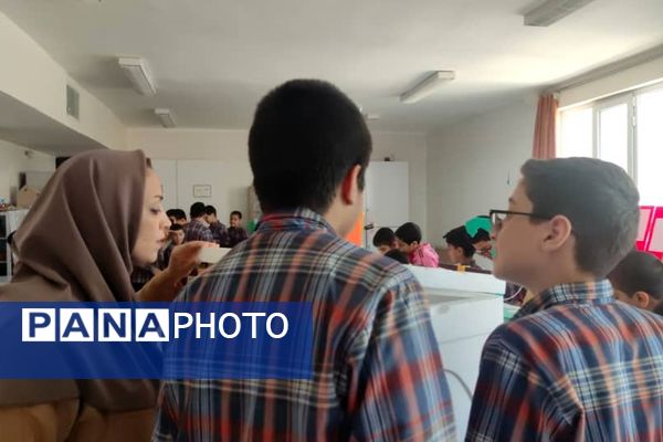 نمایشگاه آثار طرح جابر بن حیان در آموزشگاه معارف ۶ ناحیه ۳شیراز 