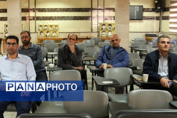 کارگاه طراحی سؤالات استاندارد ریاضی در فیروزکوه 