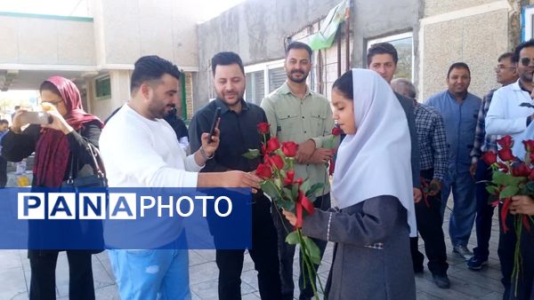 قدردانی پیشتازان دبستان شهید نجفی فدافن از پرستاران بیمارستان حضرت ابوالفضل