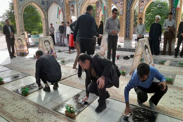 غبارروبی مزار شهدای شهرستان خلیل آباد