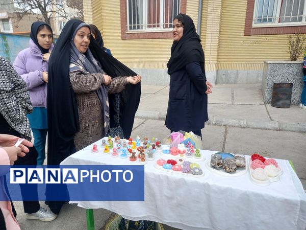 بازارچه درون مدرسه‌ای در مدرسه فاطمیه شهرستان شیروان
