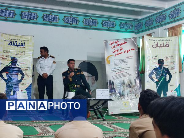آموزش پیشگیری‌های اجتماعی در دبیرستان پسرانه جزیره بوموسی 