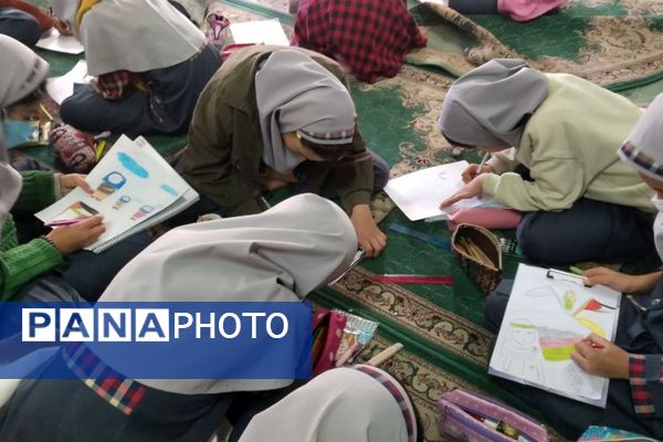 برگزاری نقاشی همگانی در مدارس ناحیه 4 شیراز به‌مناسبت دهه فجر 