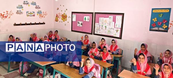 «انگشتر خوشحالی» نماد جشن روز کودک در دبستان شهید هادی آریایی ناحیه یک یزد