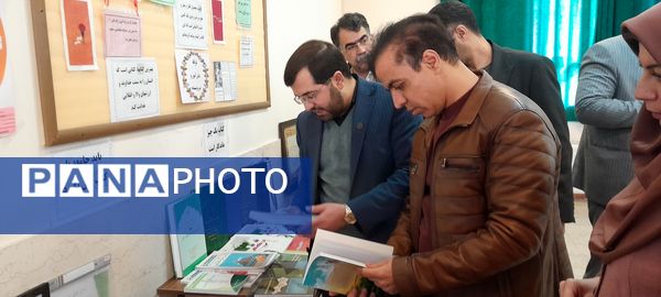 افتتاحیه نمایشگاه پژوهشی و فناورانه دبیران و دانش‌آموزان شهرستان ملارد در دبیرستان فرزانگان استعداد درخشان