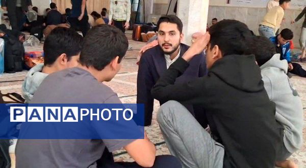 اعتکاف دانش آموزی در کاشمر