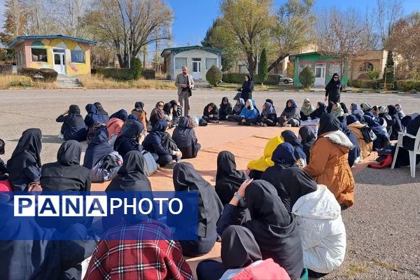 اعزام دانش‌آموزان پردیس به اردوی تمشک