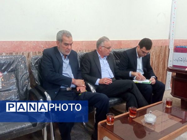 بازدید مدیر اداره ناحیه یک از دبیرستان گلشن آزادی