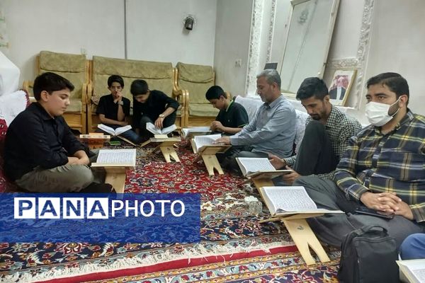 محفل قرآنی چهل شب با چهل شهید در بیت معظم شهدا شهرستان کاشمر 