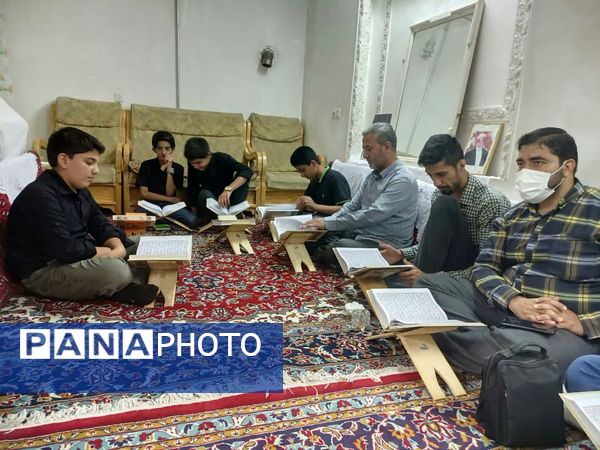 محفل قرآنی چهل شب با چهل شهید در بیت معظم شهدا شهرستان کاشمر 