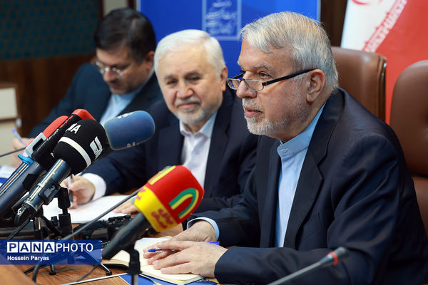 نشست خبری وزیر میراث فرهنگی، گردشگری و صنایع دستی و معاونان وزارتخانه با اصحاب رسانه