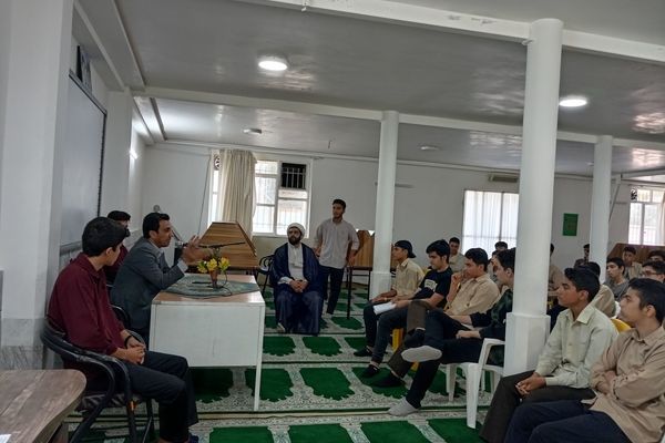 مشاوره هدایت تحصیلی و انتخاب رشته در دبیرستان نمونه آیت الله خامنه‌ای
