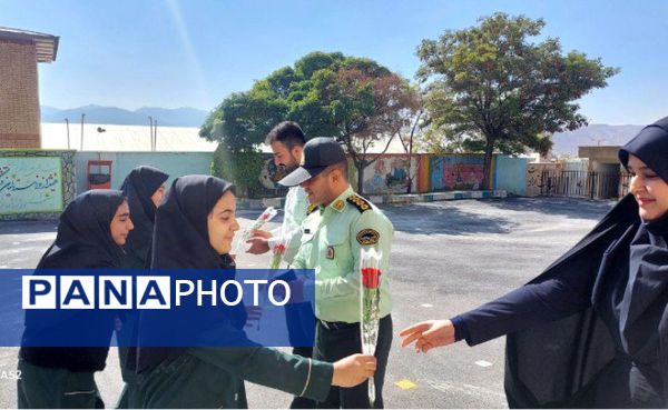 مراسم گرامیداشت هفته نیروی انتظامی در مدارس شهرستان فیروزکوه