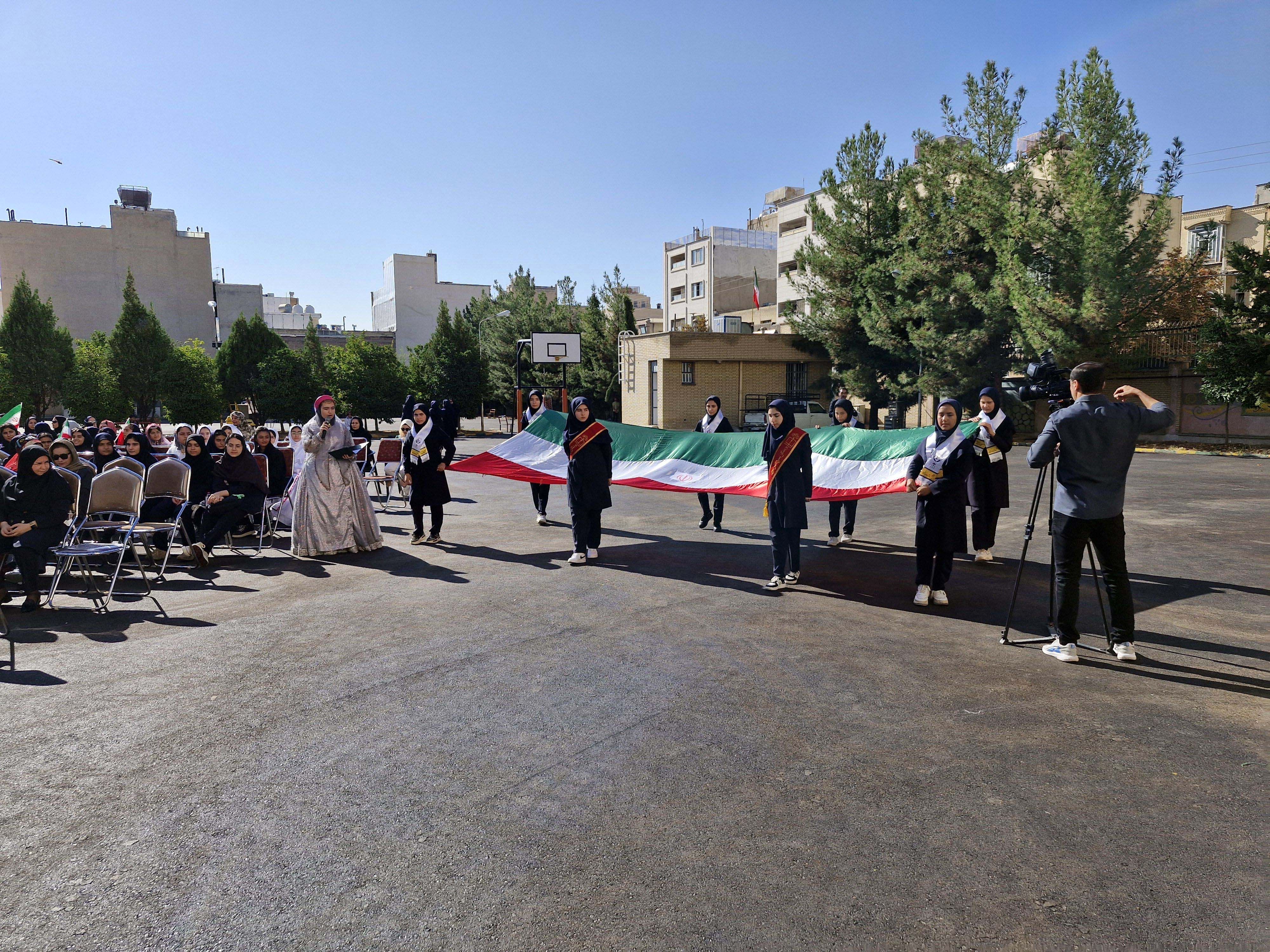  نواخته شدن زنگ مهر و برگزاری جشن بازگشایی مدارس عشایری استان فارس