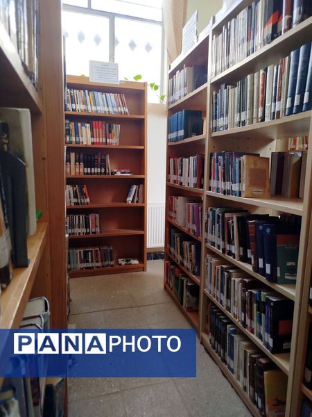 بازدید دانش‌آموزان دبستان ثنایی نوخندان از کتابخانه میرنیا 