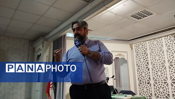 کارگاه خبرنگاری موبایلی با  مدیر عامل خبرگزاری پانا در مشهد 