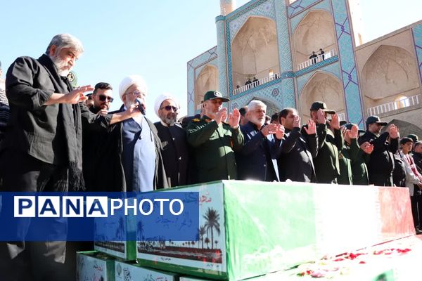 تشییع ۵ شهید گمنام در سالروز شهادت حضرت فاطمه(س) در یزد