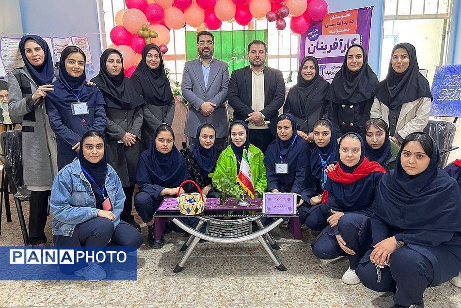 برگزاری جشنواره هفته ماها در مدرسه کارآفرینان بهارستان 2