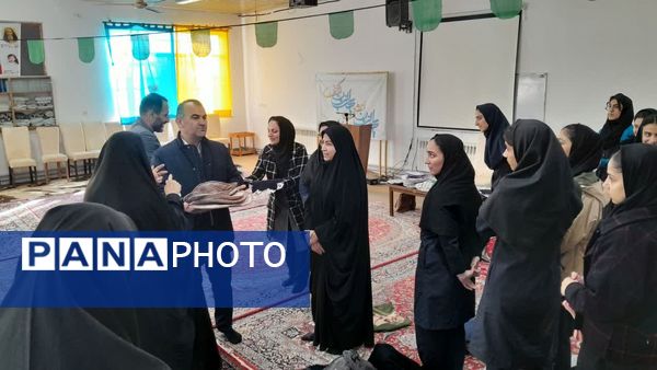 بازدید مدیرکل آموزش و پرورش استان از هنرستان فاطمه‌الزهرا(س) هادی‌شهر