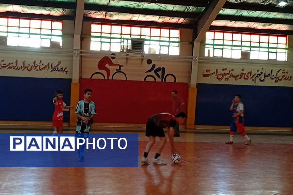 شور و نشاط دانشآموزان در رقابت کلاسی مدرسه شهدای رباطکریم