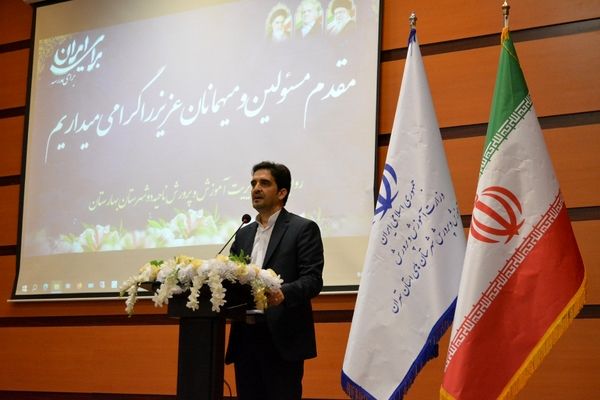 کار پرورشی هنری است که نیازمند نگاهی نو به پیرامون است