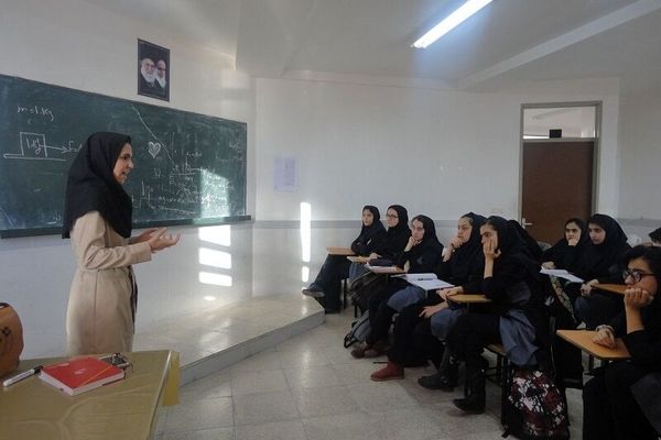 مشکلات خانوادگی مانع  تلاش مستمر من در تحصیل نشد 